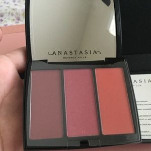 Anastasia Beverly Hills blush trio